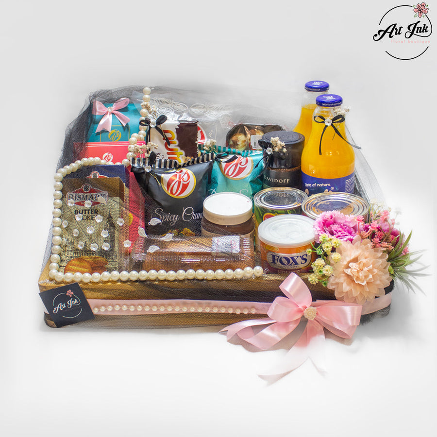 The Pearl Hamper